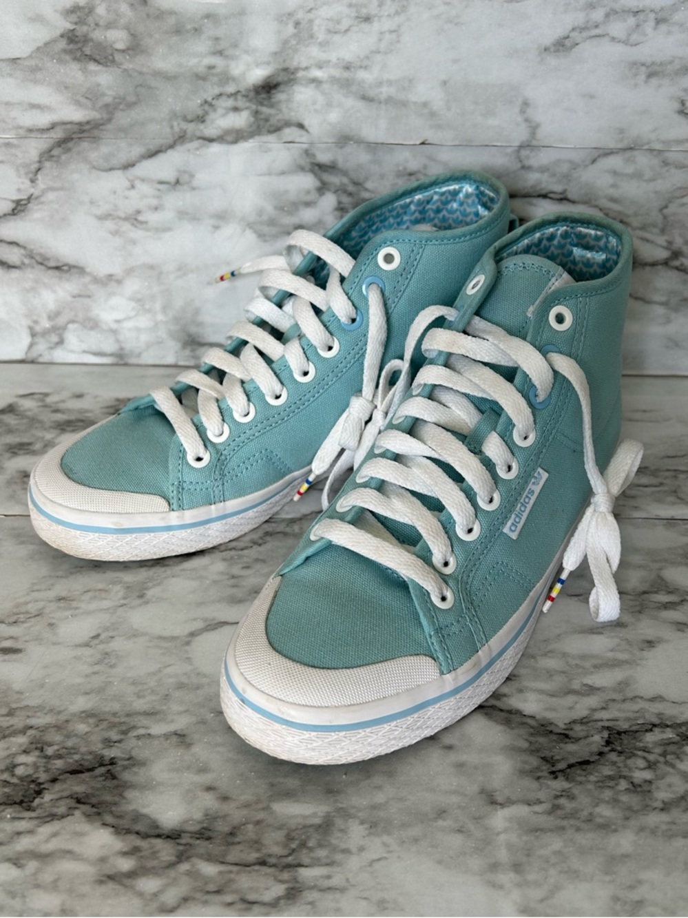 Adidas | women’s size 7 honey mid retro style lace up sneakers